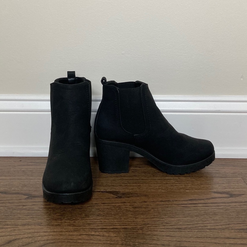 Black booties barely worn size 5